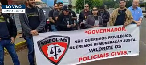 Policiais civis realizam manifestação e podem entrar em greve se não