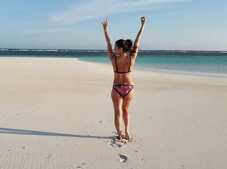 News Updates LOOK Bikini Clad Anne Curtis Heats Up Amanpulo