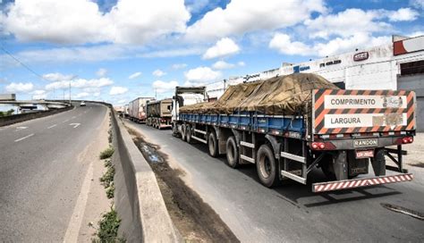 Smt Interdita Parcialmente Pista Inferior Do Viaduto Da Cidade Nova