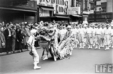 1938年5月海外华人在纽约举行的抗日示威活动现场照 天下老照片网