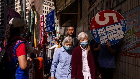 粵語新聞 晚上9 10點 香港區選投票率不足28 ，前區議員指如“盲婚啞嫁”失民心