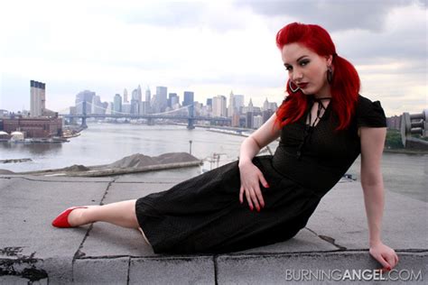 Amateur Bbw Emo Goth Desnuda Fumando Whittleonline