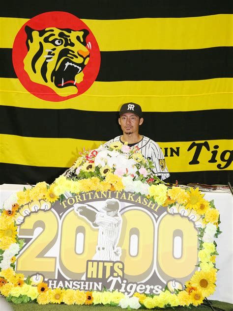 2000安打、遊撃手フルイニング記録ロッテ鳥谷が現役引退／写真特集 プロ野球ライブ速報まとめ写真ニュース 日刊スポーツ