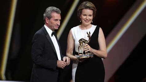 La Reine Mathilde Reçoit Un Bambi Award La Récompense Allemande La