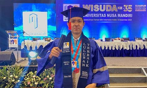 Menyandang Gelar Wisudawan Terbaik Universitas Nusa Mandiri Alex Raih