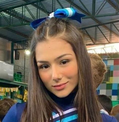 Pin De Luciene Oliveira Em Interclasse Em Ideias De Penteado