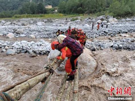 四川泸定68级地震：森林消防震中营救转移地震伤者和被困群众 国内动态 华声新闻 华声在线