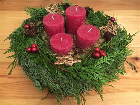 Adventskranz Selbst Gemacht Einfach Einen Runden Strohkranz Kaufen Und