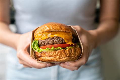 Popular Illinois Restaurant Serves The Best Cheeseburger In The State