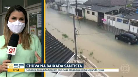 Vídeo Temporal alaga ruas na Baixada Santista Bom dia SP G1