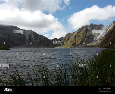 Pinatubo Volcano Hi Res Stock Photography And Images Alamy