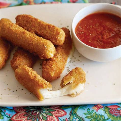 Easy Baked Mozzarella Sticks With Zesty Marinara With Mozzarella Cheese