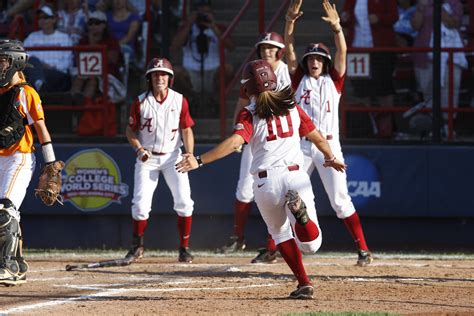 Softball Opens World Series With 5 3 Win Over Tennessee Wvua 90 7 Fm