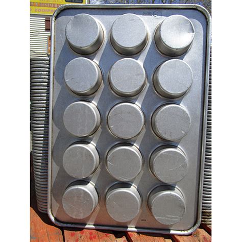 Chicago Metallic Used 303d 43035 15 Cup Oversized Cake Muffin Pan Used