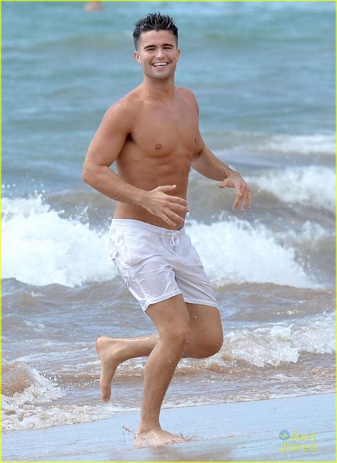 Full Sized Photo Of Spencer Boldman Lab Rats Ends Heads Hawaii 02