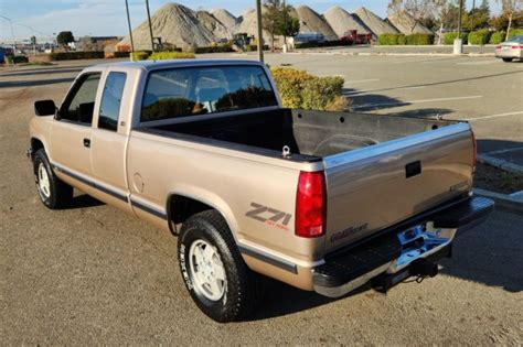 No Reserve 1992 Gmc Sierra 1500 Club Coupe Sle Z71 4x4 For Sale On Bat Auctions Sold For