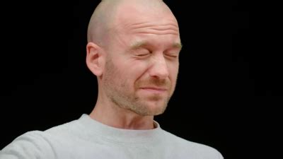 Watch Hot Ones Host Sean Evans Taste Test The New World S Hottest Pepper Mashable