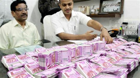 Rs 1730 Lakh Cash In New Currency Seized In Ap One Detained Latest