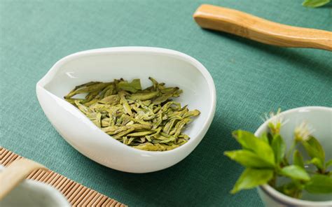 Longjing Tea: A Guide to China's Famous Dragon Well Tea - Teamille