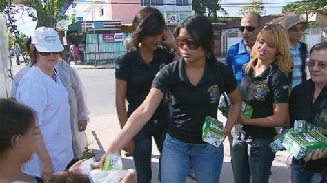 Fiscais agropecuários distribuem 2 mil litros de leite durante protesto