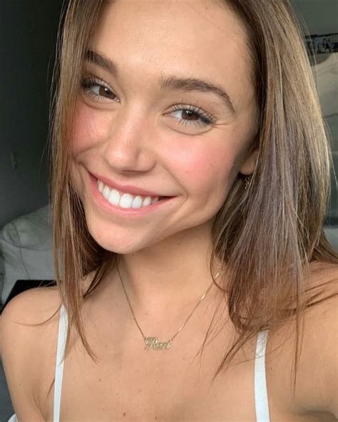 Alexis Ren Make Up De Make Up