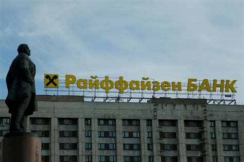 Explainer: Global banks count cost of Russia exposure | Reuters