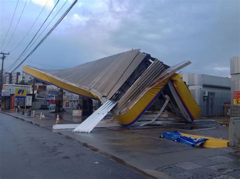 Ventos E Chuva Parte De Teto De Posto De Gasolina Desaba Em Olinda