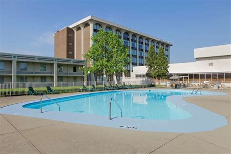 Days Inn & Suites Elyria, OH - See Discounts