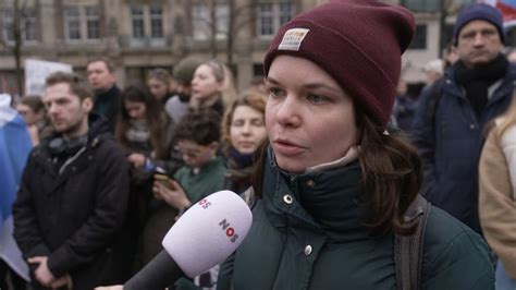 Honderden Mensen Op De Dam Navalny Is Vermoord Door Poetin