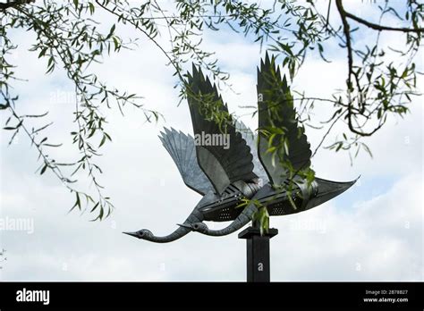 Metal Sculpture Swan Hi Res Stock Photography And Images Alamy