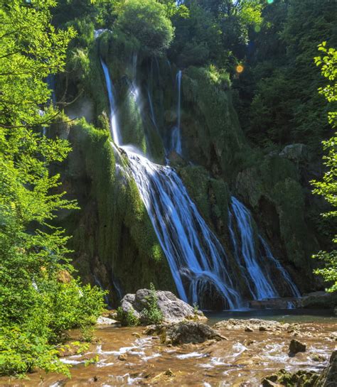 De Beste Watervallen Om In Het Voorjaar Te Bezoeken Montagnes Du Jura