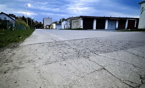 Rusza przebudowa ulicy Garażowej w Tarnobrzegu Droga w pobliżu