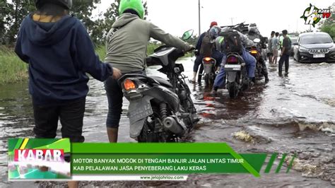 MOTOR BANYAK MOGOK DI TENGAH BANJIR JALAN LINTAS TIMUR KAB PELALAWAN