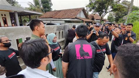 Blusukan Di Tangerang Kaesang Pakai Rompi Bertuliskan Putra Mulyono