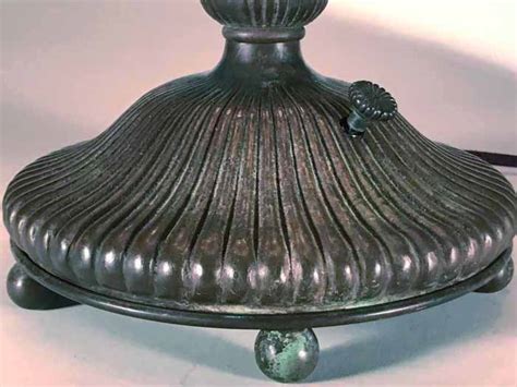 25 Lotus Leaf Tiffany Lamp 1524 On Ribbed Base