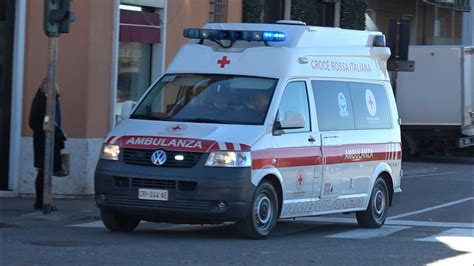 New Cam Rare Ambulanza Volkswagen Transporter T5 Croce Rossa Est