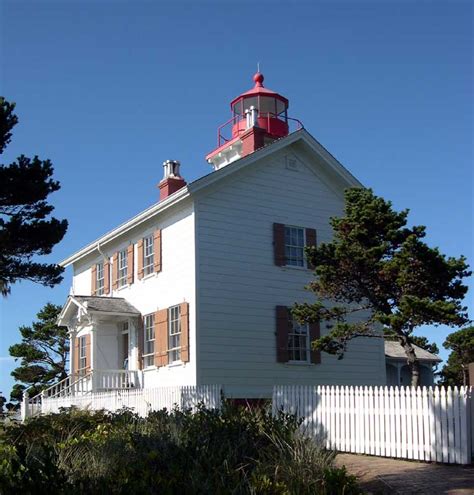 Pacific Coast Lighthouses - Yaquina Bay