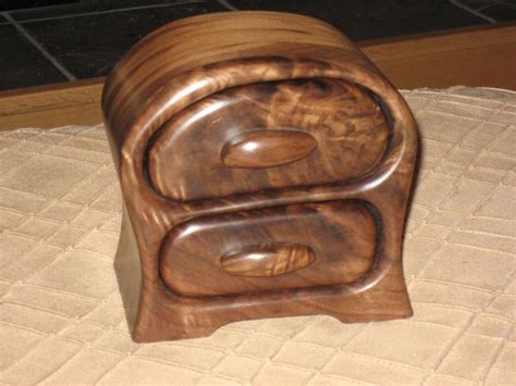 Walnut Bandsaw Box Reader S Gallery Fine Woodworking Bandsaw Box