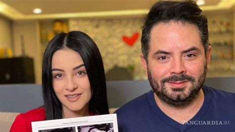 Crece La Familia Derbez José Eduardo Y Paola Dalay Esperan Su Primer Bebé