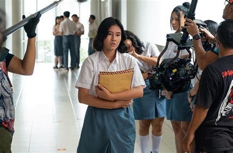 7 Film Dan Serial Waktu Netflix Indonesia Gadis Kretek Hingga Serial