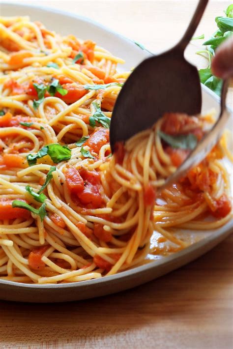 Spaghetti With Fresh Tomato And Basil Sauce Recipe