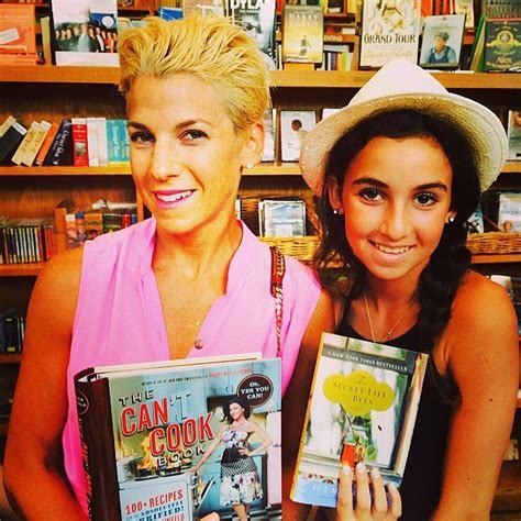 Jessica and Sascha Seinfeld hung out at their local bookstore with ...