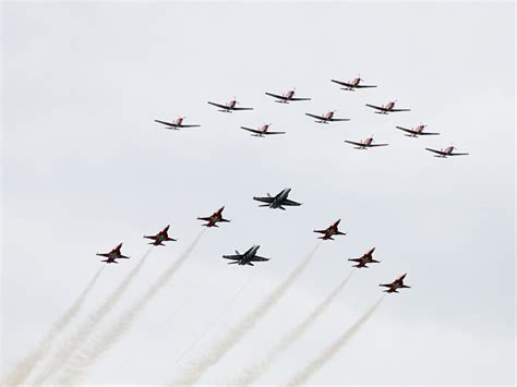 20 Awesome Airshow Photos From Around the World - The Shutterstock Blog