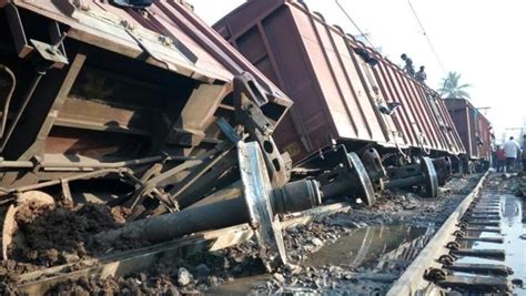 Harbour Line Services Hit After Derailment Of Goods Train Hindustan Times