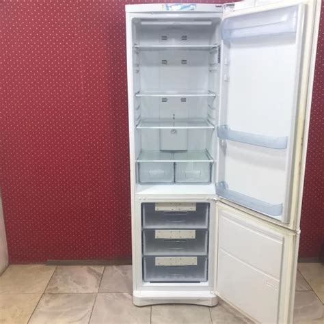Indesit B20FNF.025 - Холодильники с нижней морозильной камерой