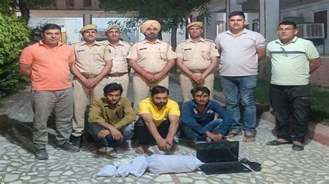 घर में चल रही थी नकली नोट की फैक्ट्री कार्रवाई करने पहुंची पुलिस के