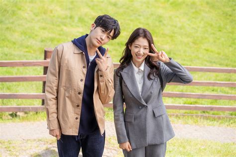 Park Hyung Sik And Park Shin Hyes Chemistry Shines In Doctor Slump