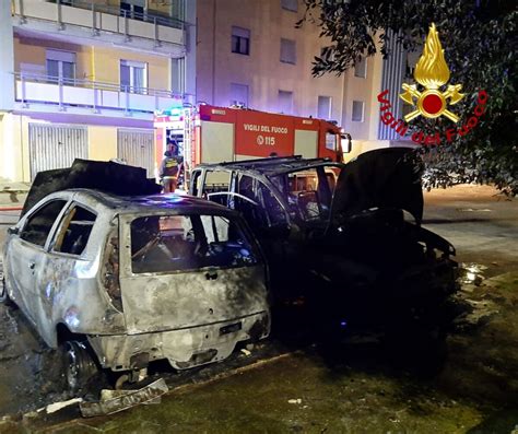 Le Auto Incendiate In Piazzale Genova A Lecce