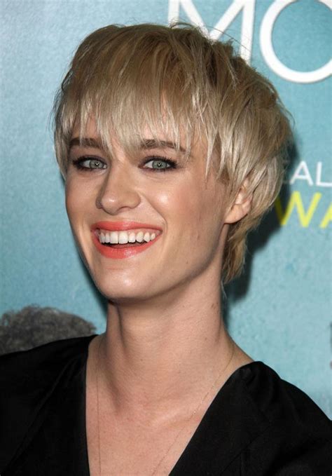 Ok Exclusive Mackenzie Davis From That Awkward Moment On The Film S