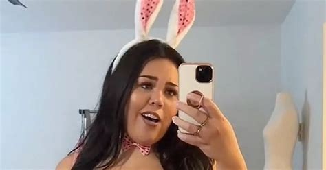 Curvy Babe Makes Fans Fall In Love By Flaunting 21st Figure In Sexy Bunny Costume Daily Star
